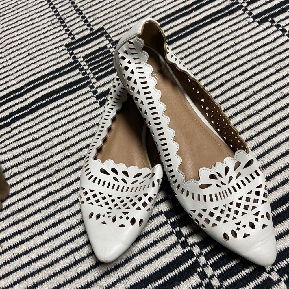 Cute pattern holed flats